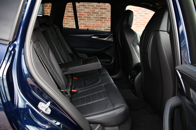 Vehicle Image 25