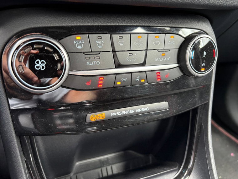 Vehicle Image 25