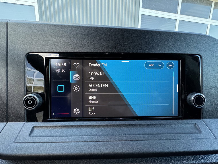 Vehicle Image 32