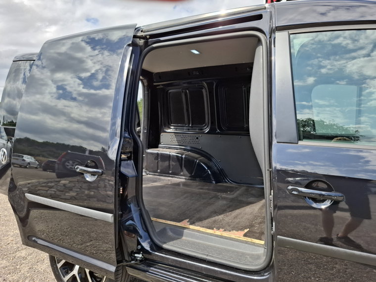 Vehicle Image 25