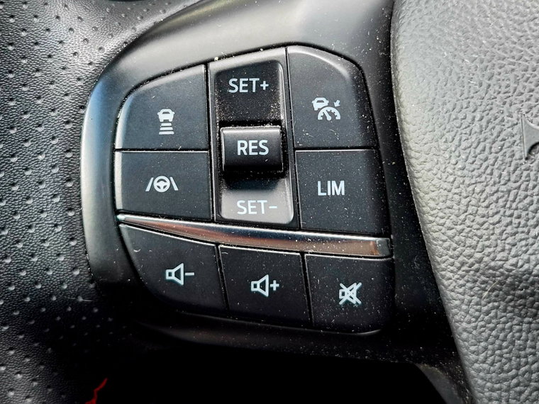 Vehicle Image 25
