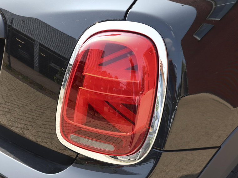 Vehicle Image 38