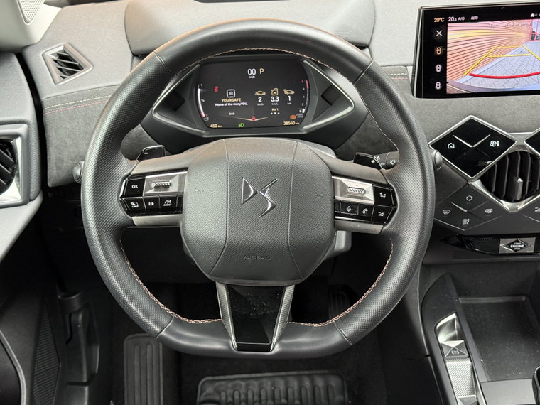 Vehicle Image 25