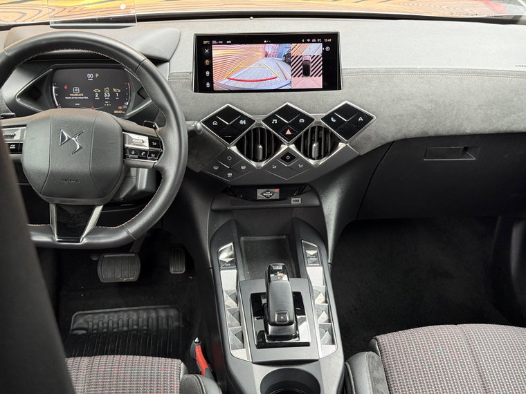Vehicle Image 32