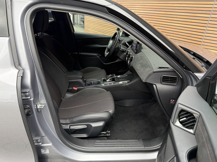 Vehicle Image 48