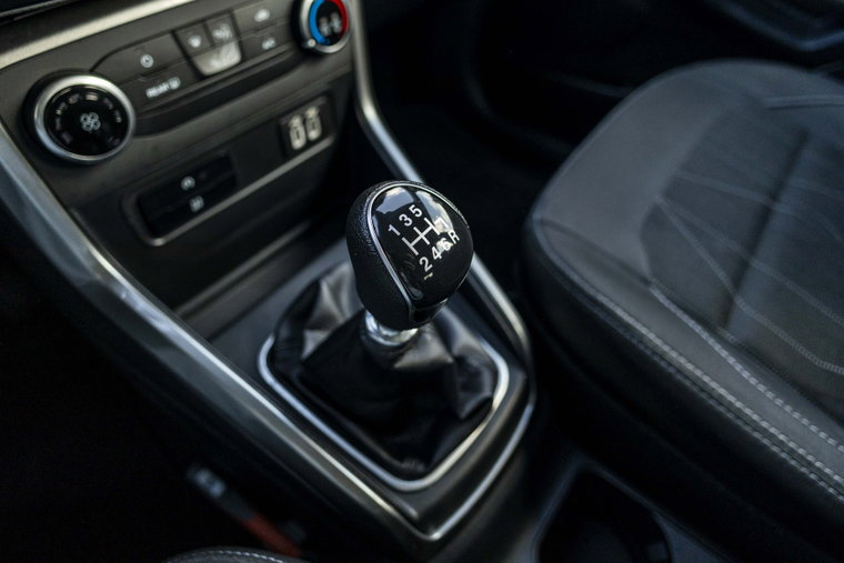 Vehicle Image 25