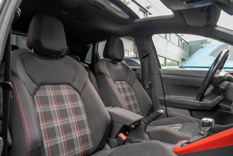 Vehicle Image 19