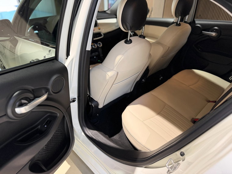 Vehicle Image 38
