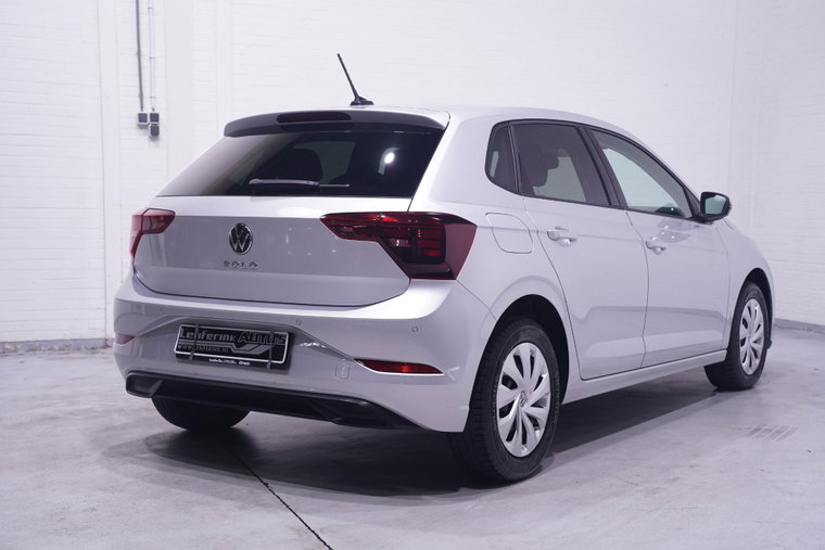Vehicle Image 6