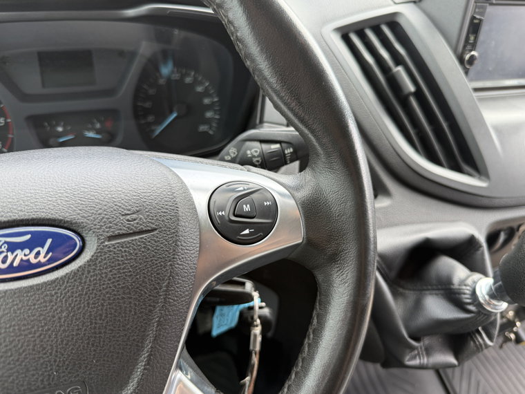 Vehicle Image 25