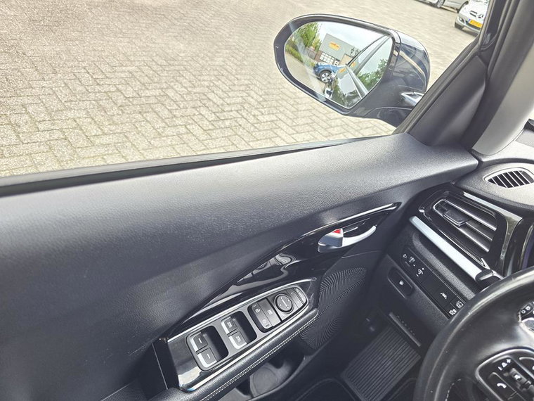 Vehicle Image 26