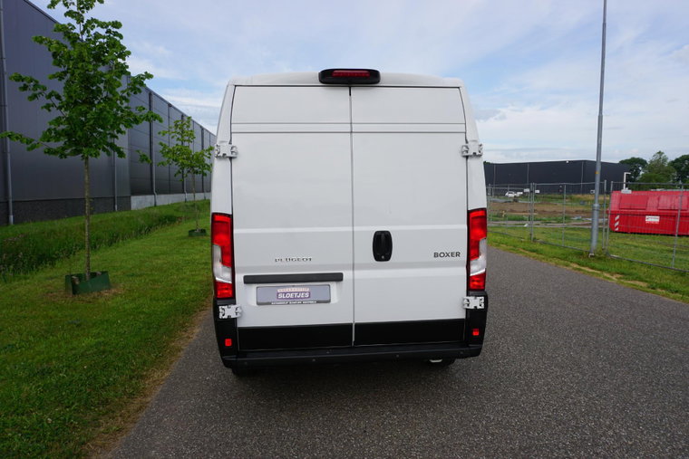 Vehicle Image 32