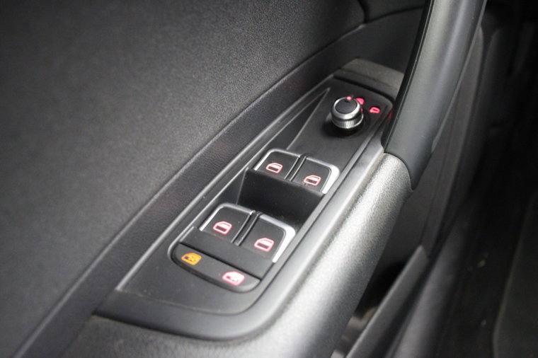 Vehicle Image 25