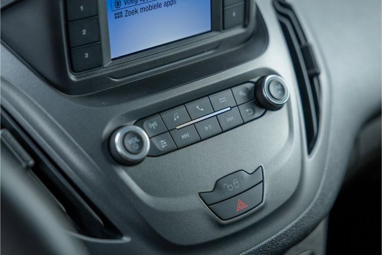 Vehicle Image 25
