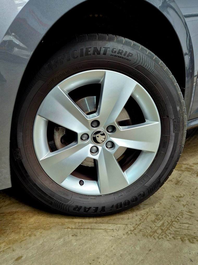Vehicle Image 12
