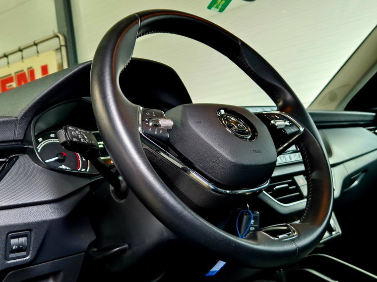Vehicle Image 32