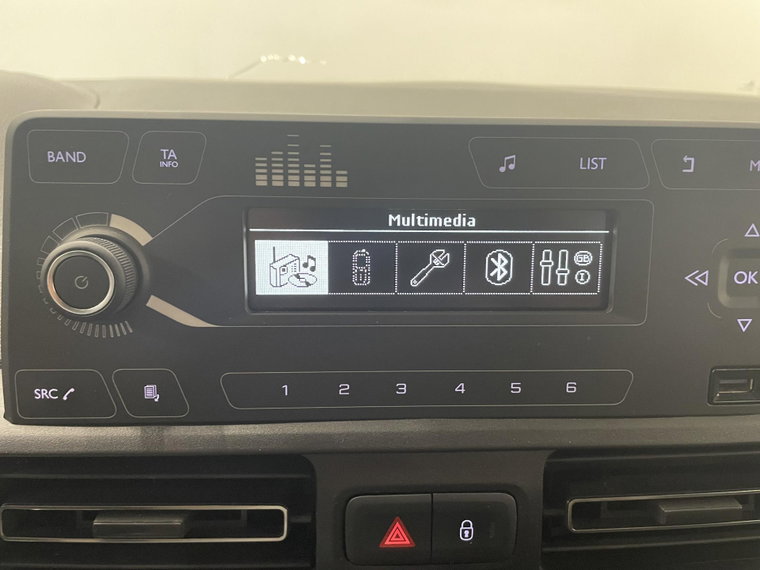 Vehicle Image 17