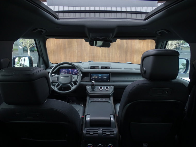 Vehicle Image 16