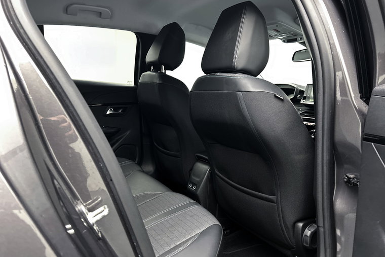 Vehicle Image 14