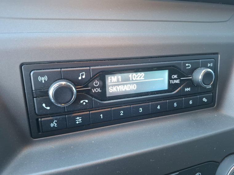 Vehicle Image 25