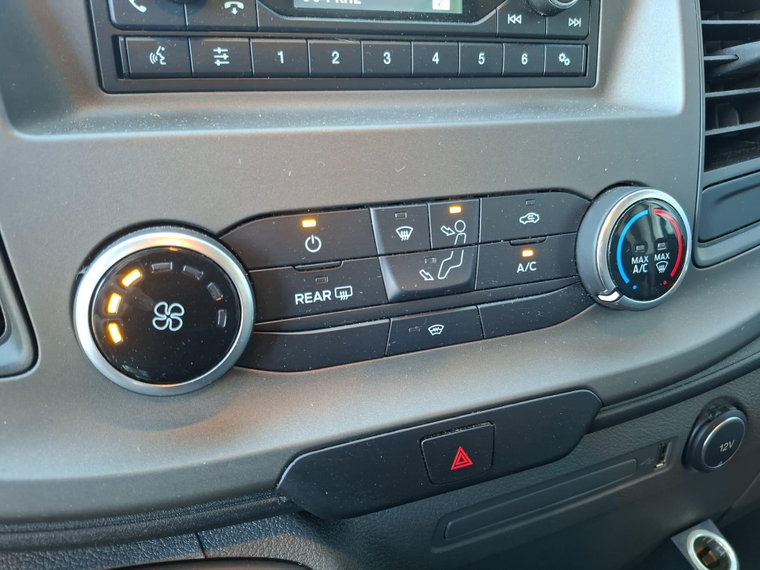Vehicle Image 29