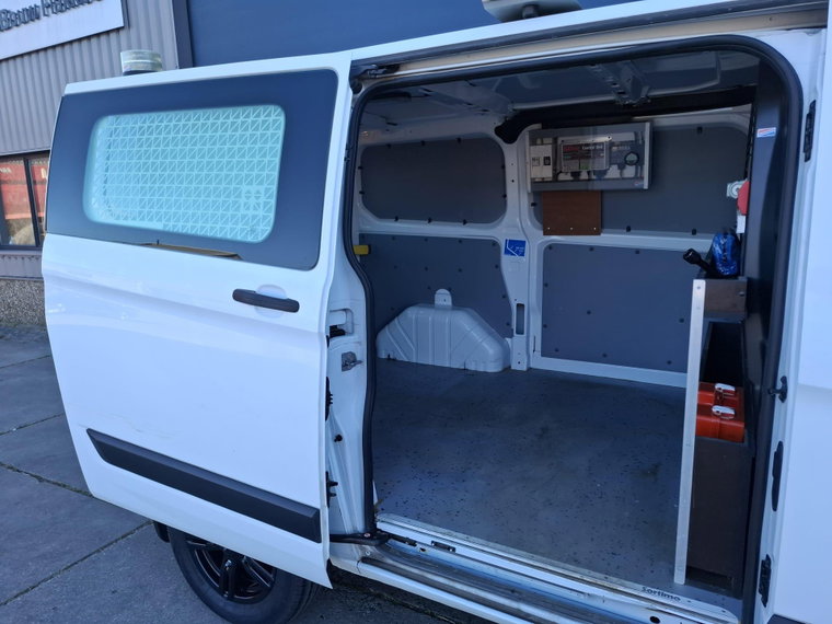 Vehicle Image 32