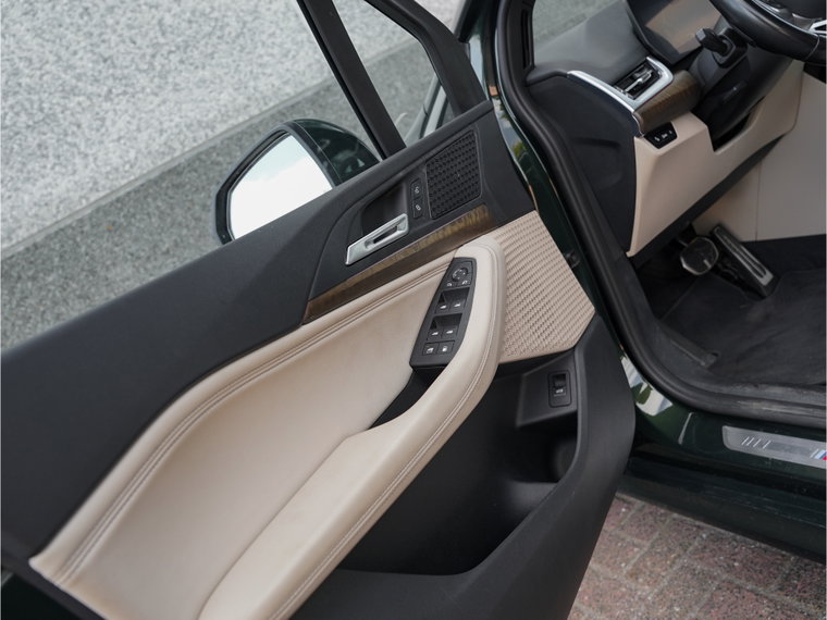 Vehicle Image 33