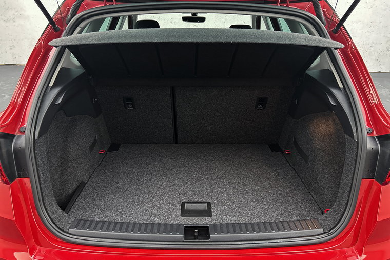 Vehicle Image 16