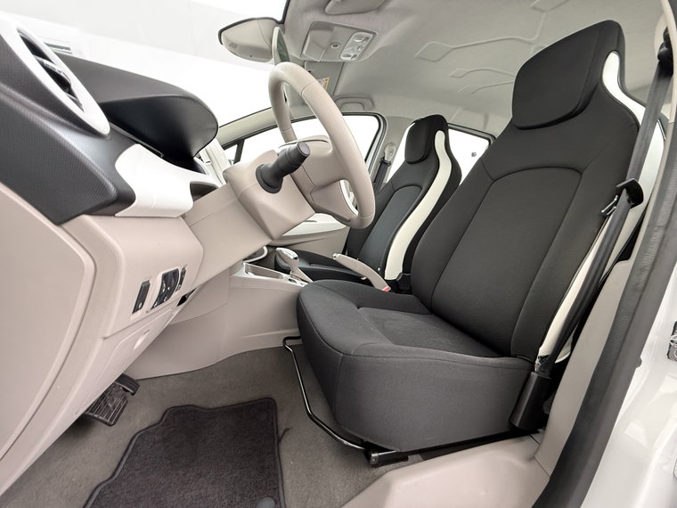 Vehicle Image 11