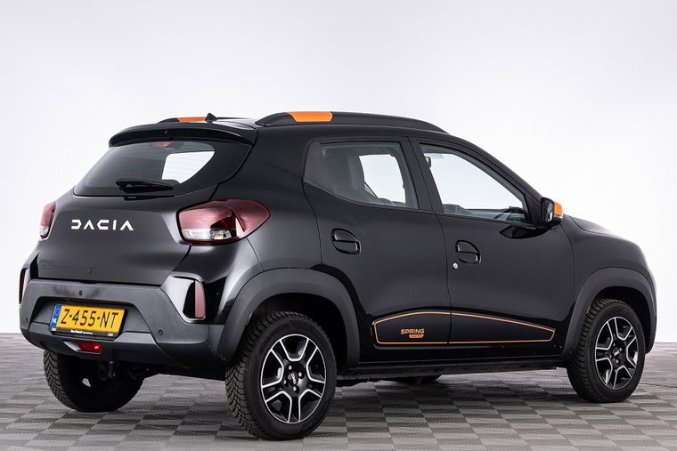 Vehicle Image 24