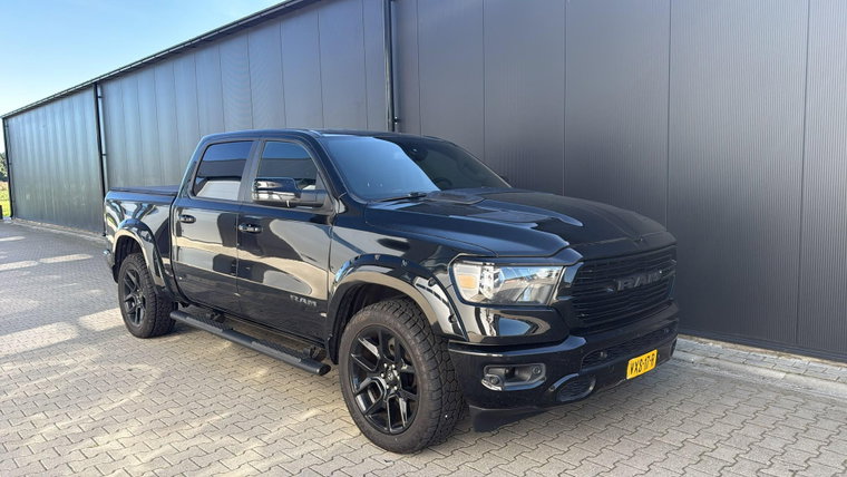 Vehicle Image 5