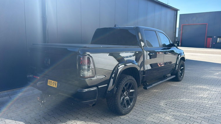 Vehicle Image 6