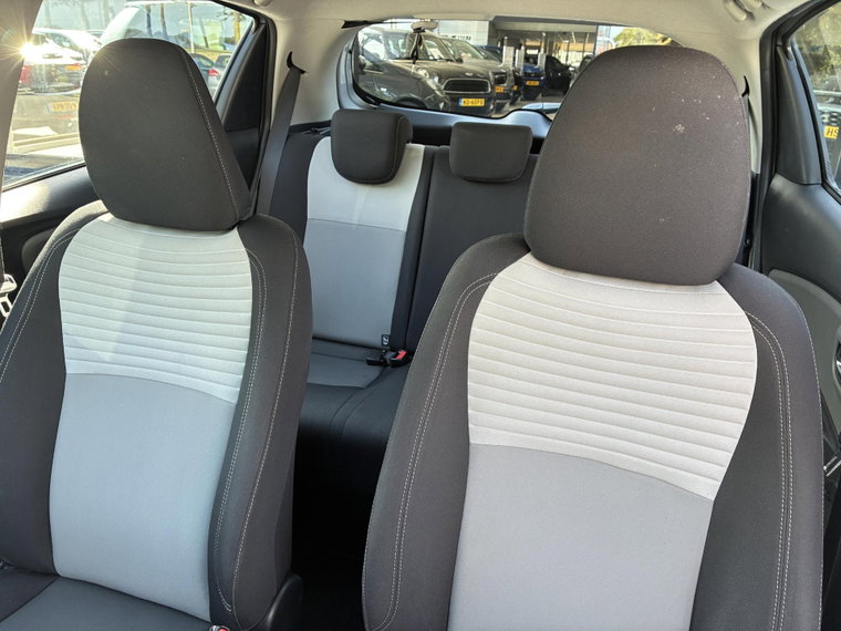 Vehicle Image 14