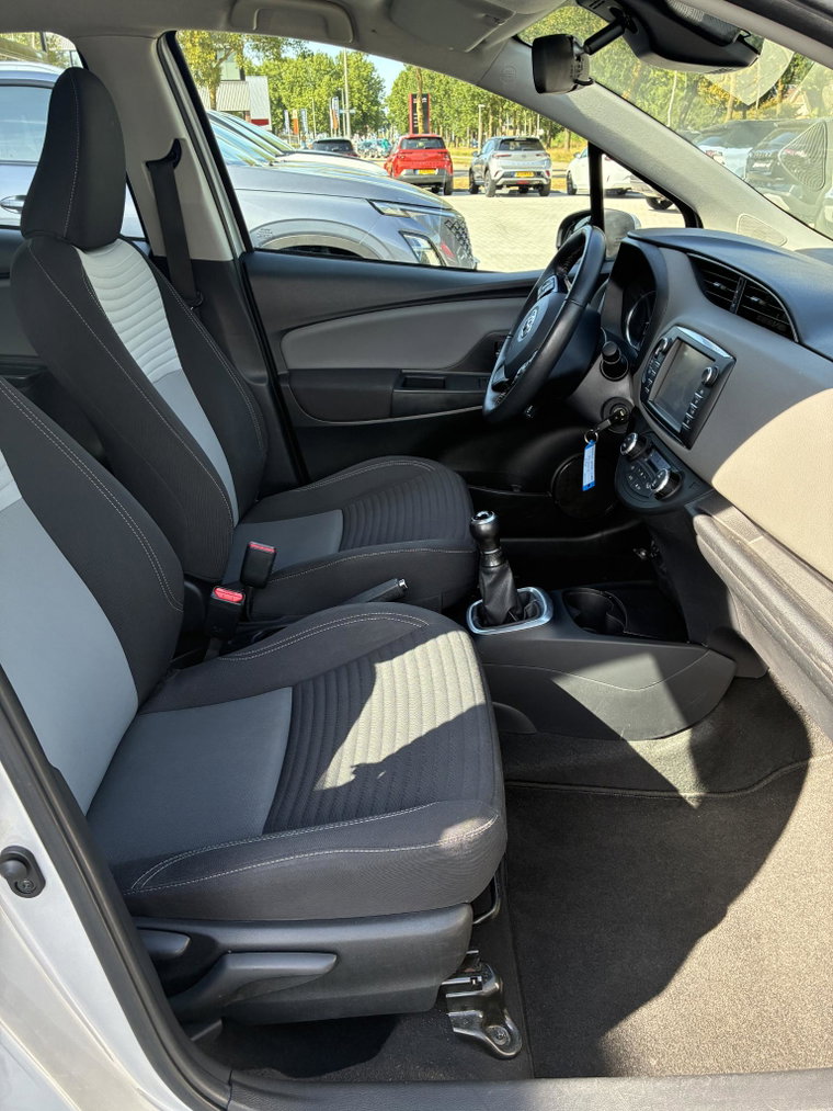 Vehicle Image 17