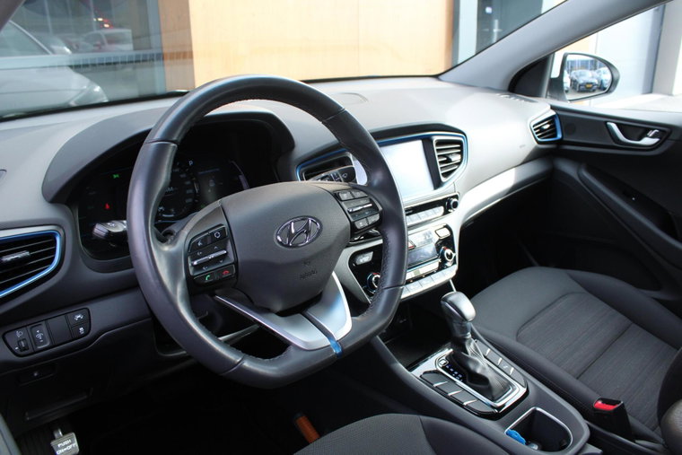 Vehicle Image 15