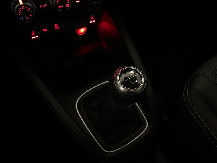 Vehicle Image 32