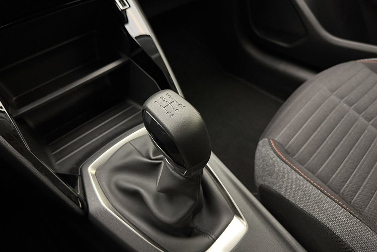 Vehicle Image 24