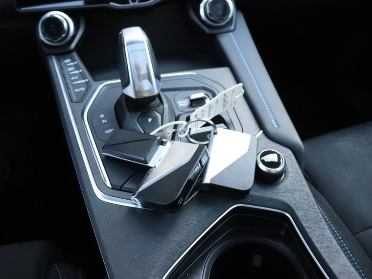 Vehicle Image 25