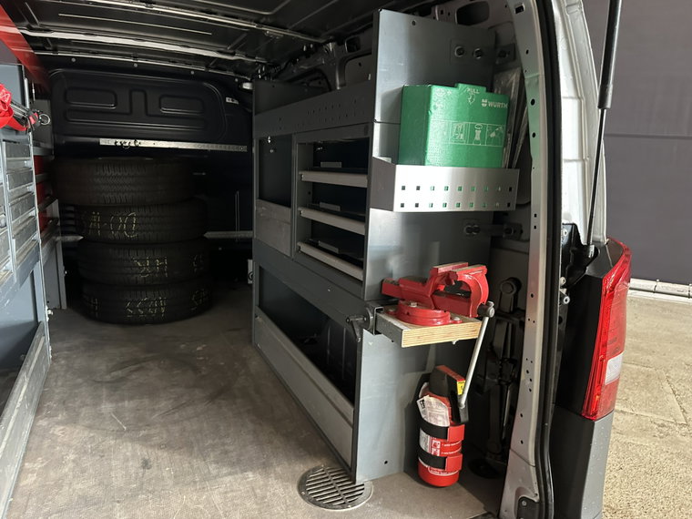 Vehicle Image 13