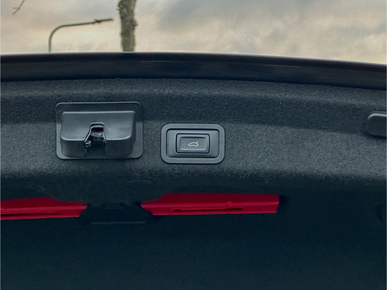 Vehicle Image 32