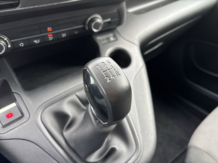 Vehicle Image 24