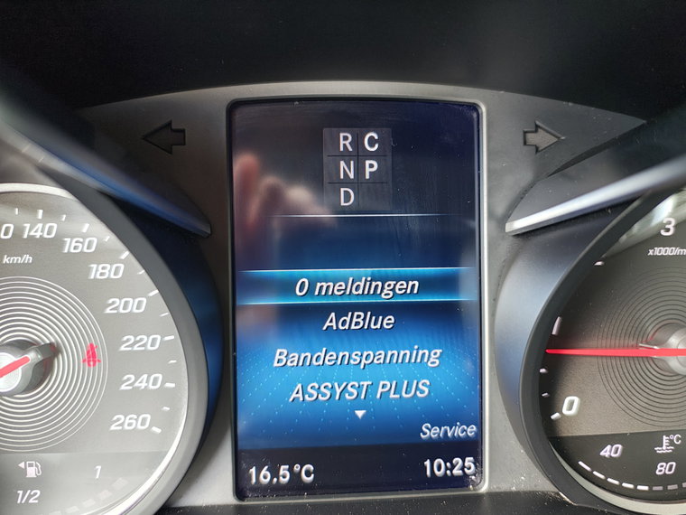 Vehicle Image 25