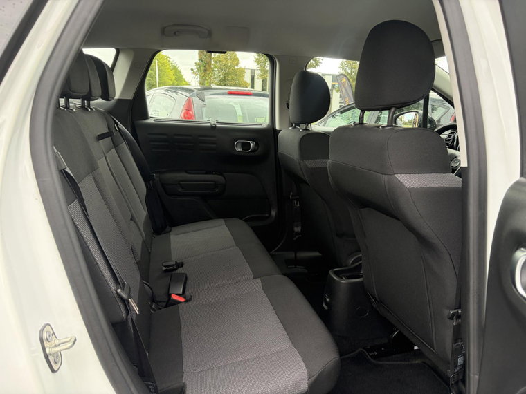 Vehicle Image 12