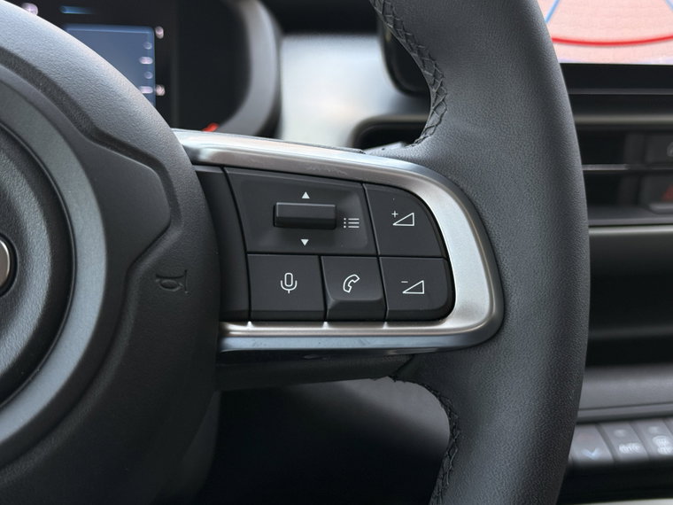 Vehicle Image 23
