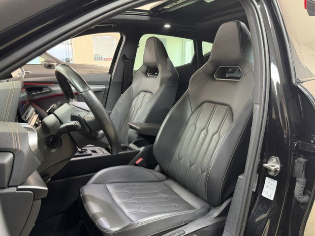 Vehicle Image 8