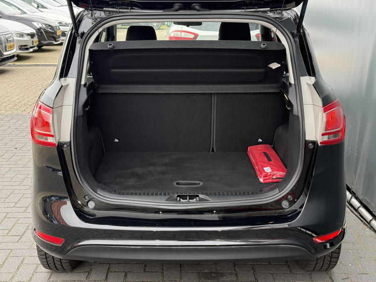 Vehicle Image 32