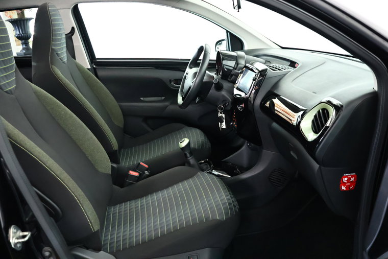 Vehicle Image 13