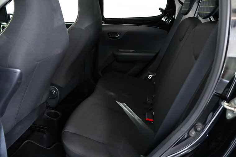 Vehicle Image 14