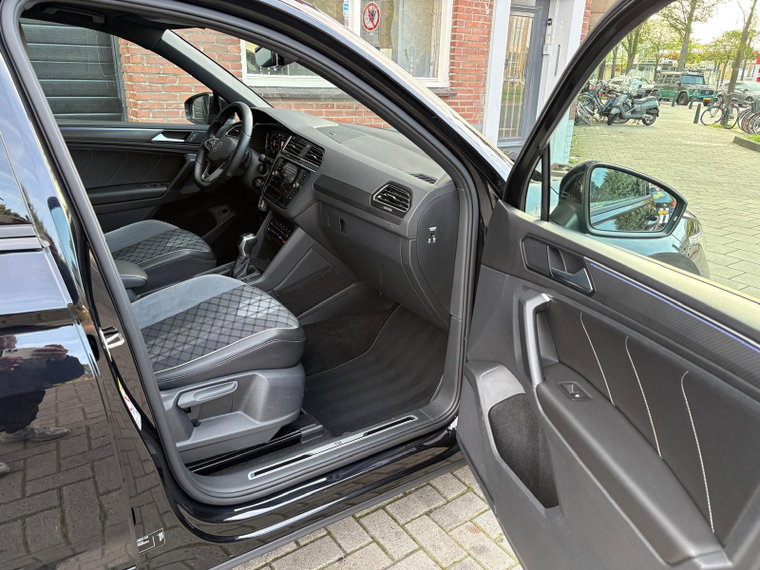 Vehicle Image 24