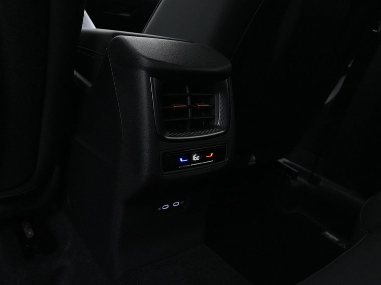 Vehicle Image 29